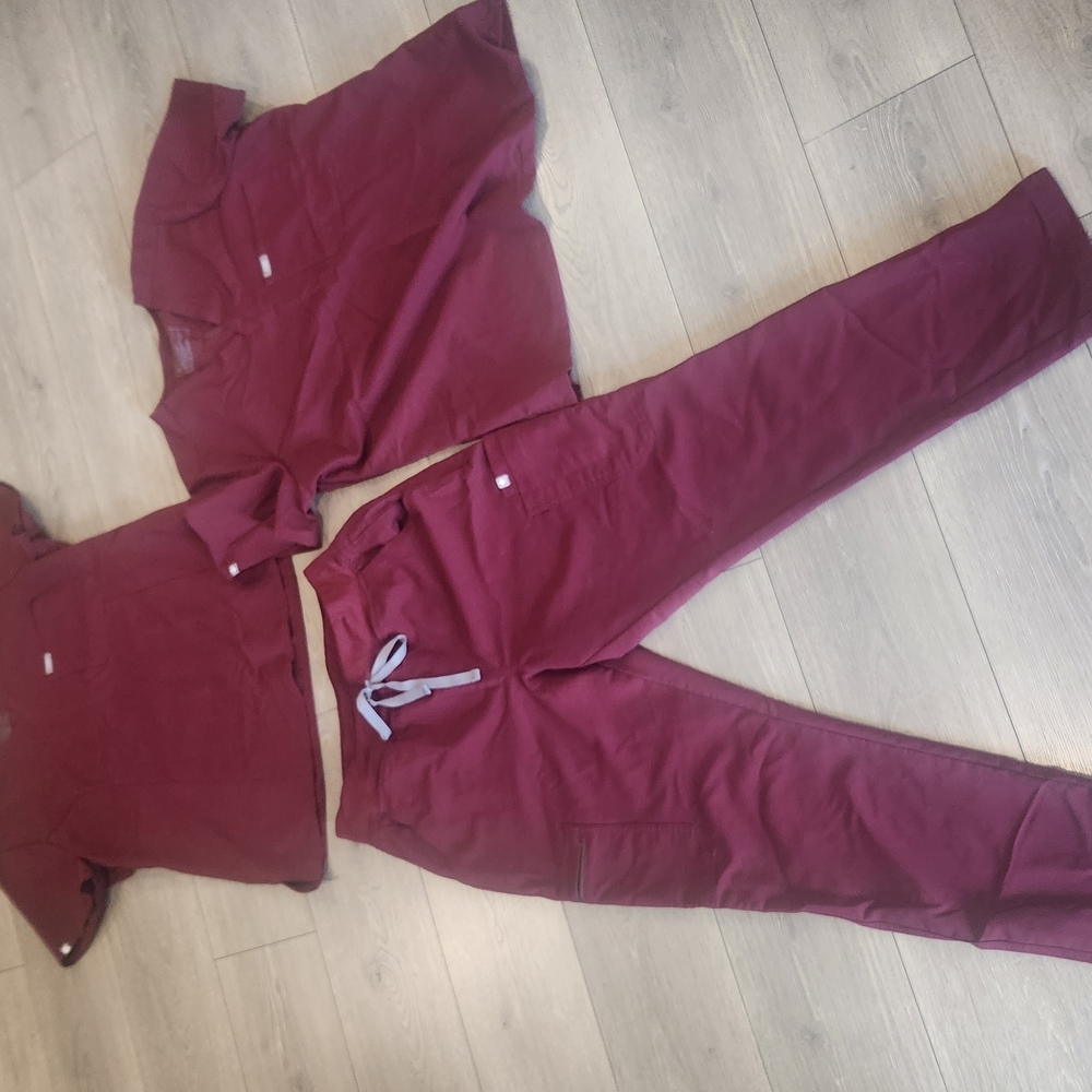 Figs Burgundy Scrub Set